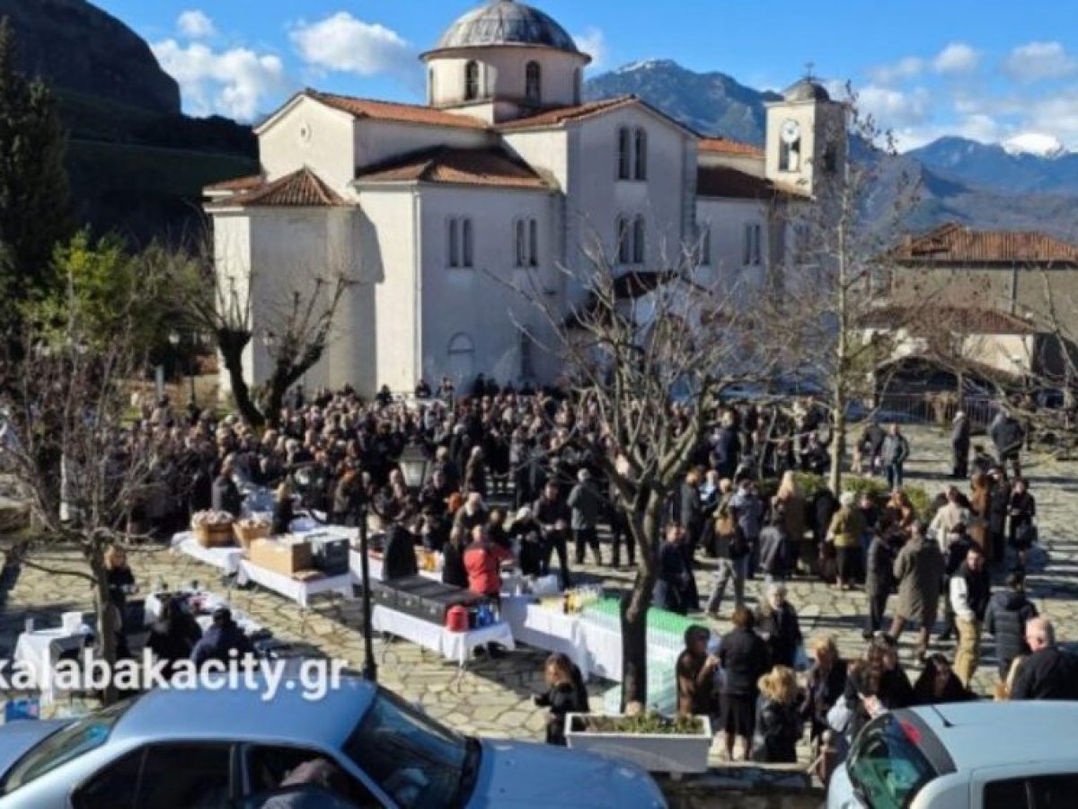 Πλήθος κόσμου και συγκίνηση στο τριετές μνημόσυνο της Χρύσας, της Αναστασίας και της Θωμαής