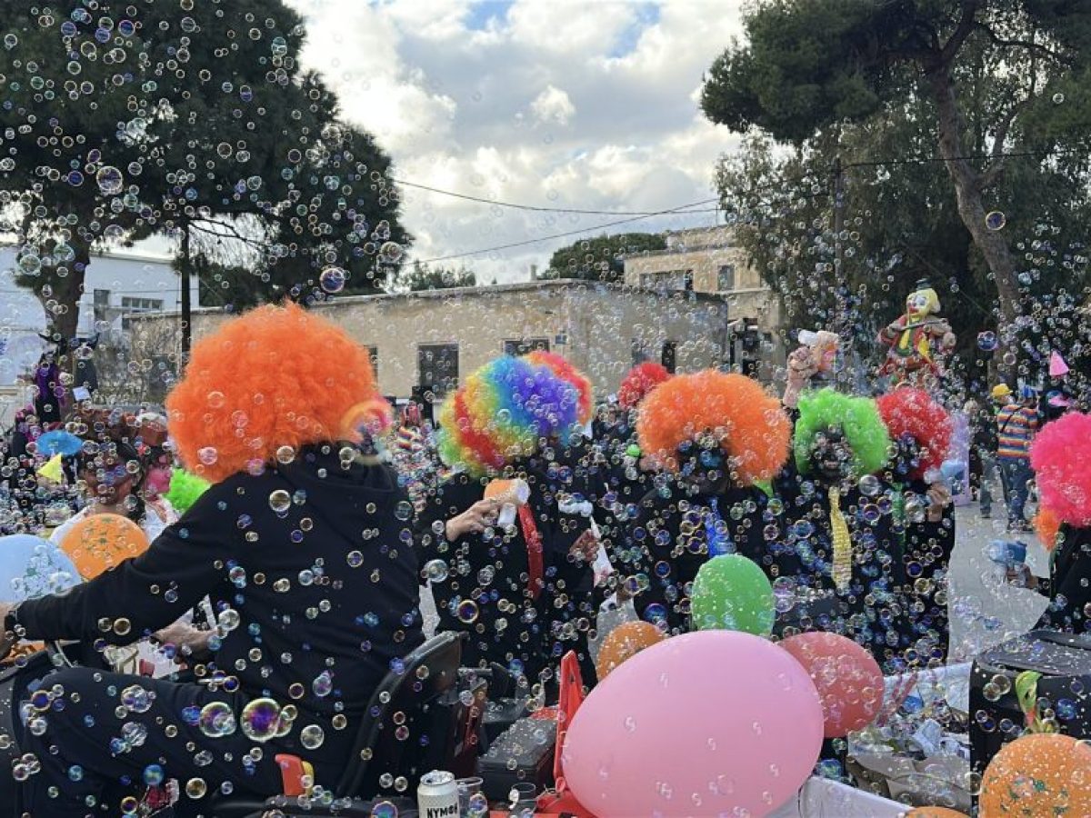 Πολύχρωμο, ζωντανό και γεμάτο χαμόγελα το Καρναβάλι Λέρου 2026 στην Πλατεία Ρούσσου