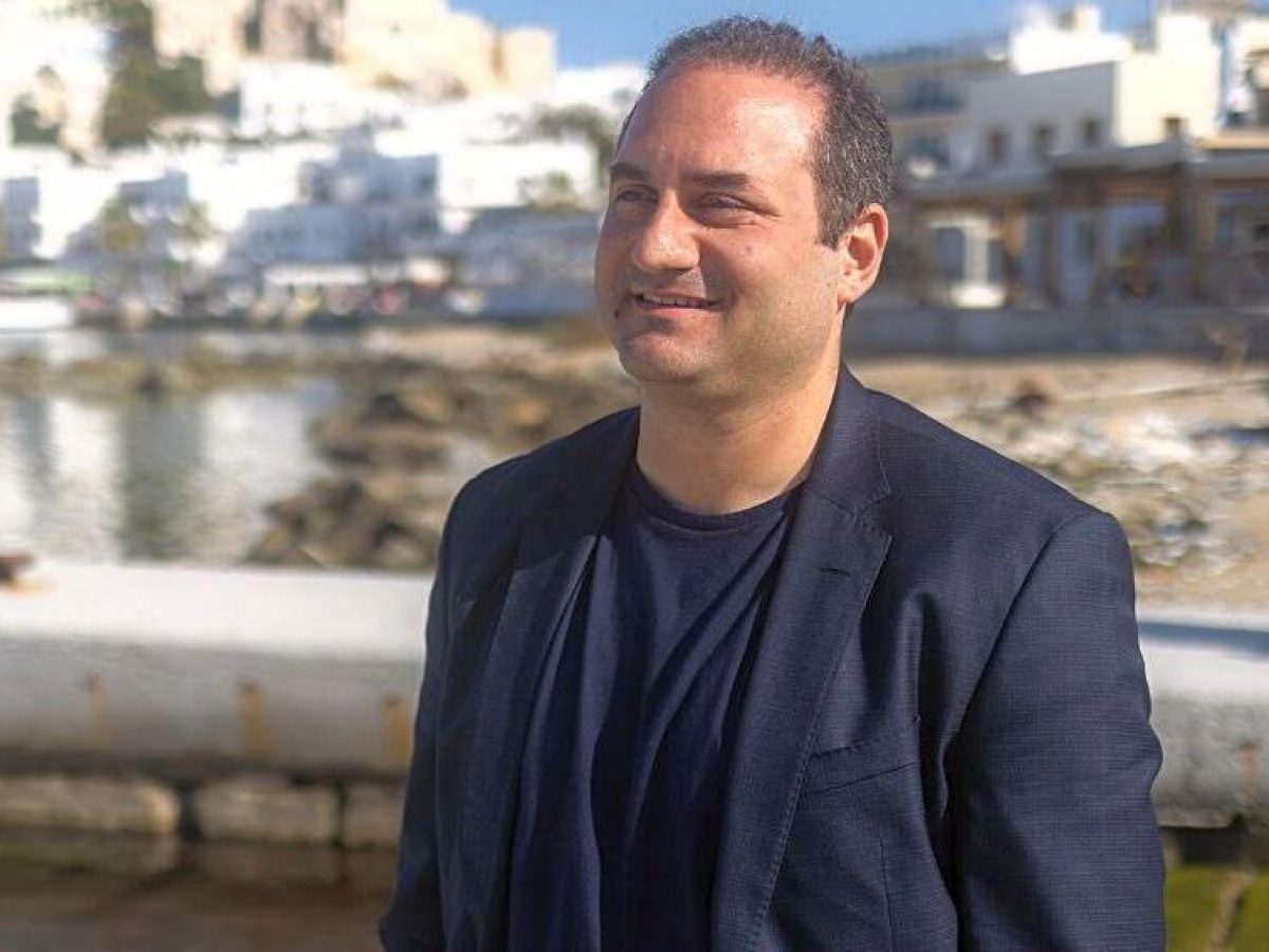 Πολυχρονάκος: «Το Σαρακήνικο Μήλου είναι η κορυφή του παγόβουνου στις Κυκλάδες»