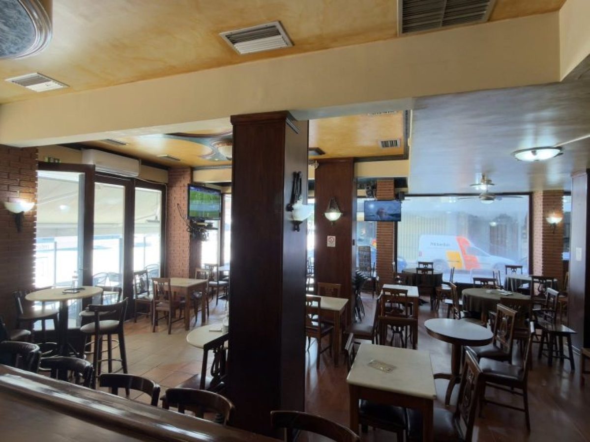 Πωλείται το θρυλικό Internet Cafe στην Κονδύλη