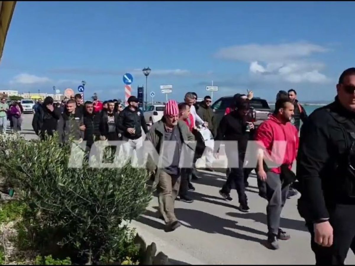 Πορεία οπαδών του Πύργου στους δρόμους της Ζακύνθου