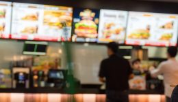 pos-allazi-o-chartis-tou-1