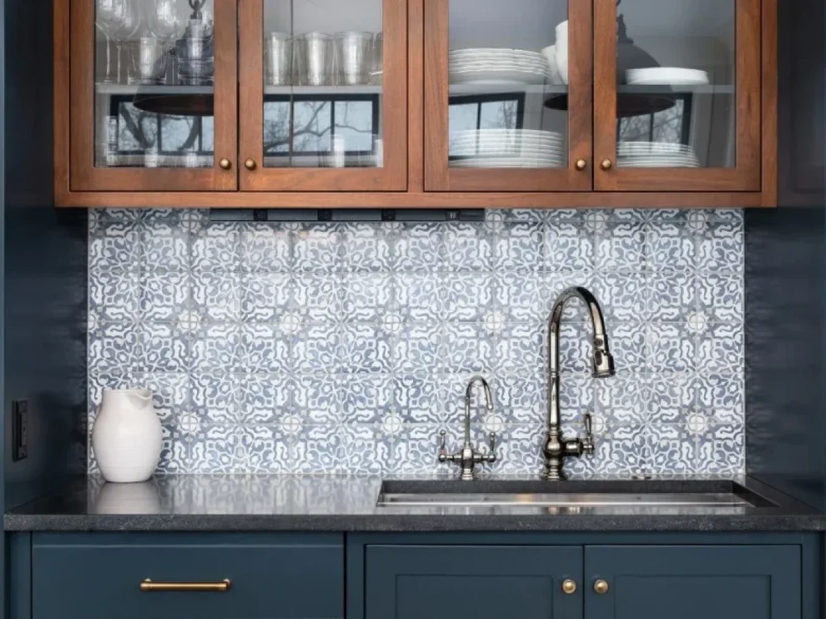 Πώς να Καθαρίσετε τις Δαχτυλιές από την Κουζίνα σας Εύκολα και Γρήγορα