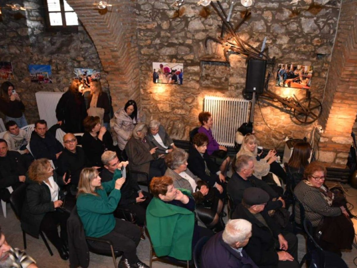 Πραγματοποιήθηκαν τα εγκαίνια της φωτογραφικής έκθεσης 35 χρόνια Καρναβάλι  – Μπουρανί στον Τύρναβο (ΦΩΤΟ)