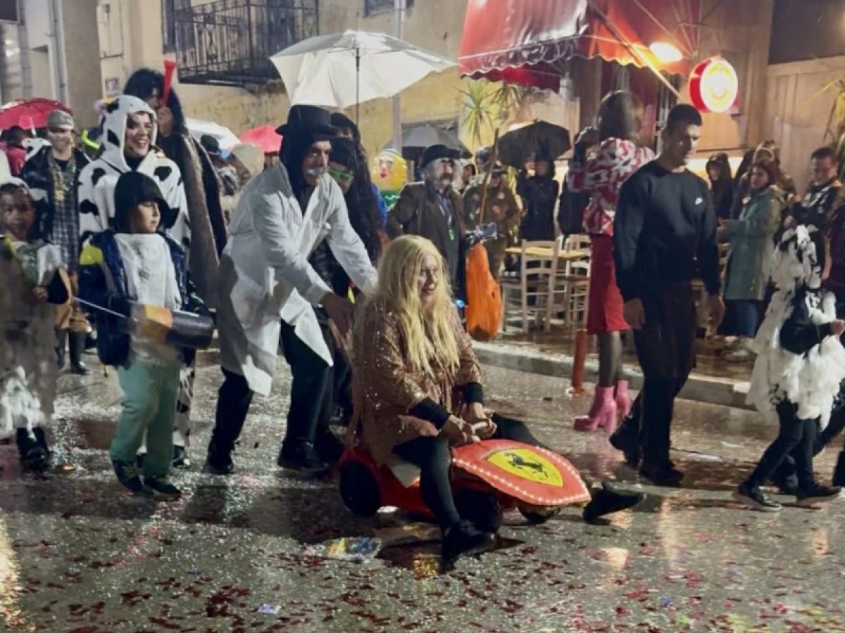 Πραγματοποιήθηκε χθες το βράδυ το 8ο Καρναβάλι Στυλίδας παρά τη βροχή