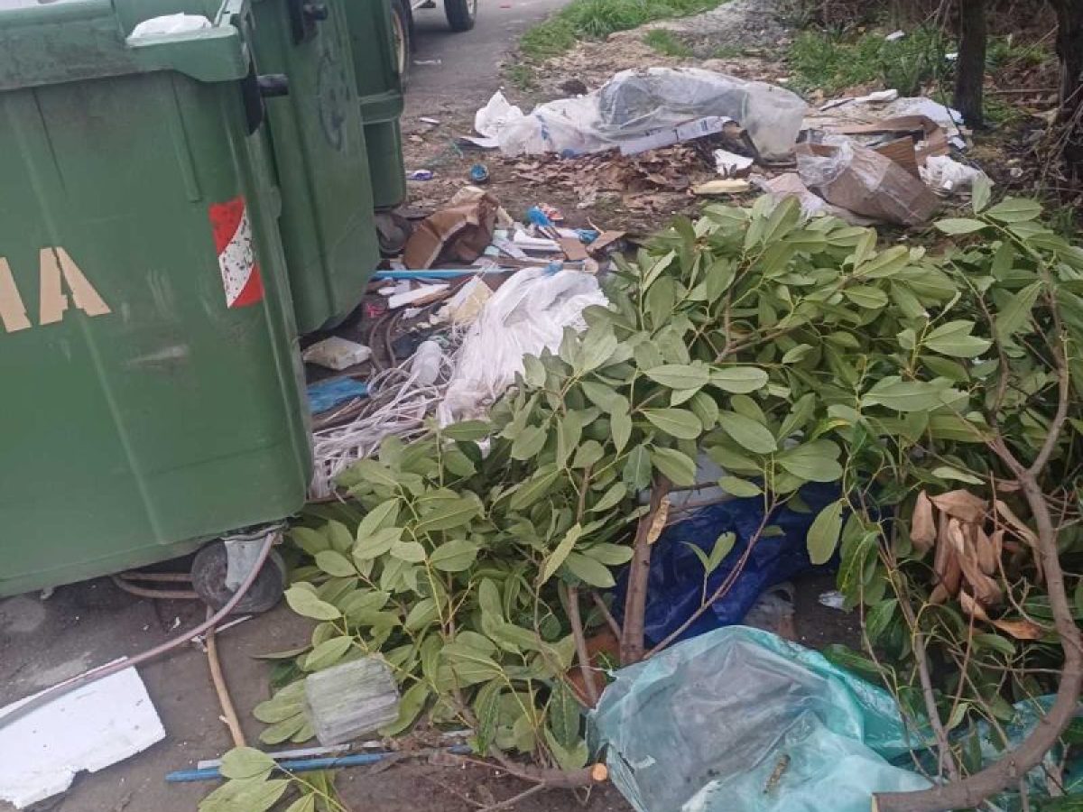 Προβληματισμός στο Δήμο Δράμας από την απόθεση ογκωδών αντικειμένων σε πεζοδρόμια