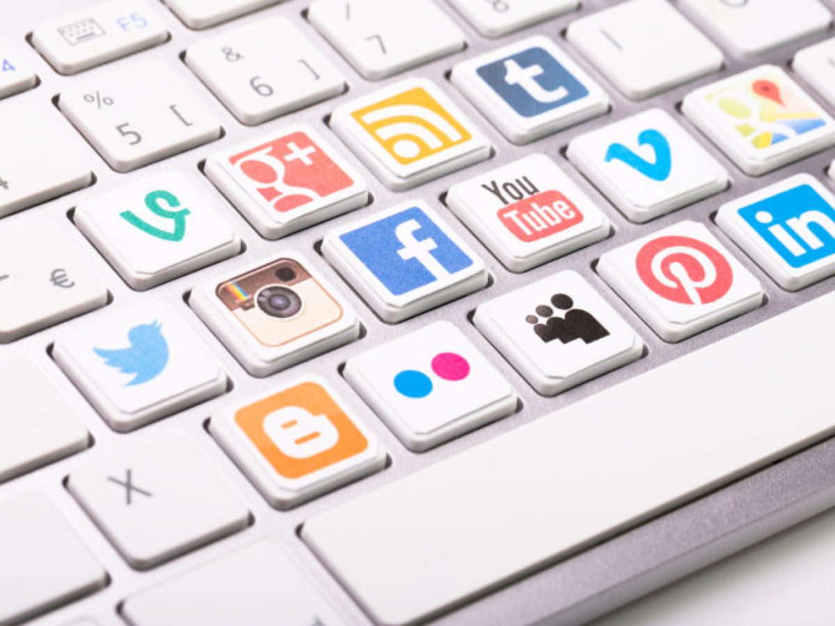 «Ψηφιακή ενηλικίωση» για τη χρήση των social media εξετάζει η κυβέρνηση