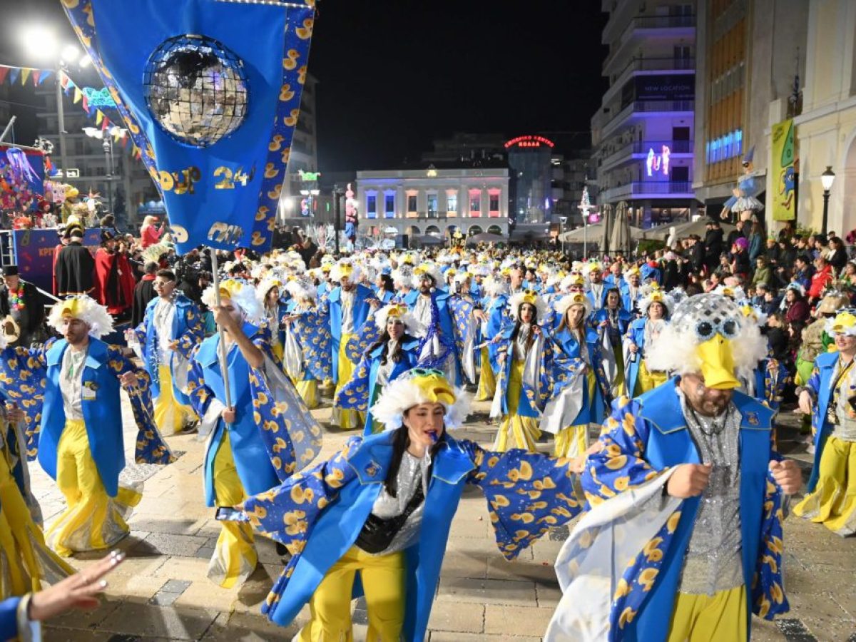 ΠΑΤΡΑ: Ποτάμι χαράς στη Νυχτερινή Ποδαράτη (ΦΩΤΟ)