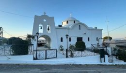 rafina-fotia-stin-ekklisia-tou-1