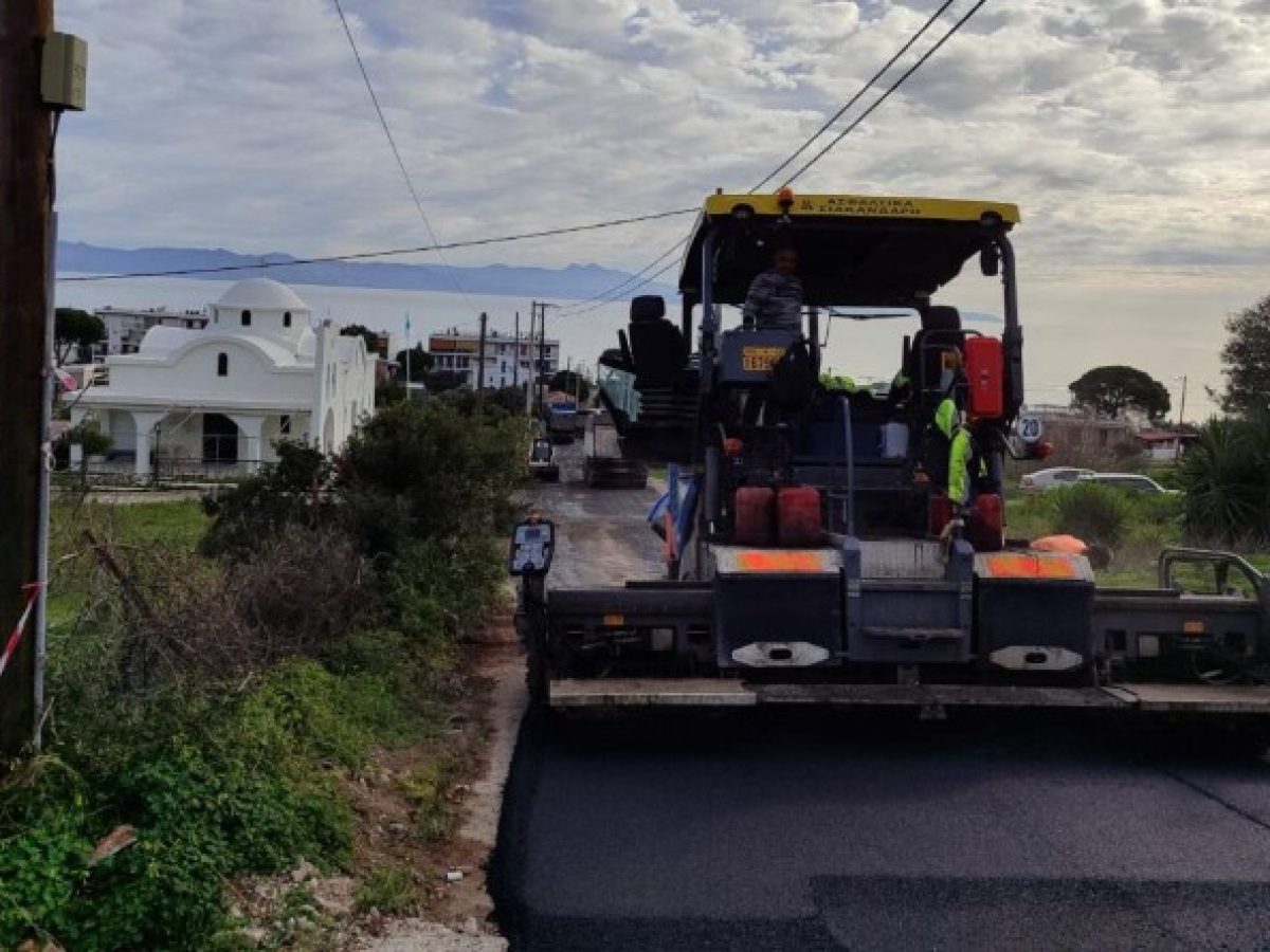 Ραφήνα: Στην οδό Ποσειδώνος συνεχίζονται οι ασφαλτοστρώσεις στο Κόκκινο λιμανάκι (φωτό)