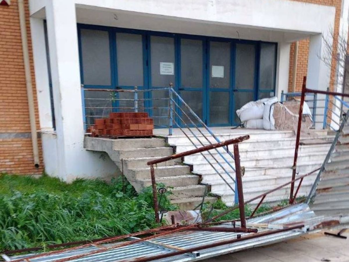 Ραφήνα: Άμεση αποκατάσταση περίφραξης στο υπό ανακατασκευή τμήμα του Πολιτιστικού Κέντρου