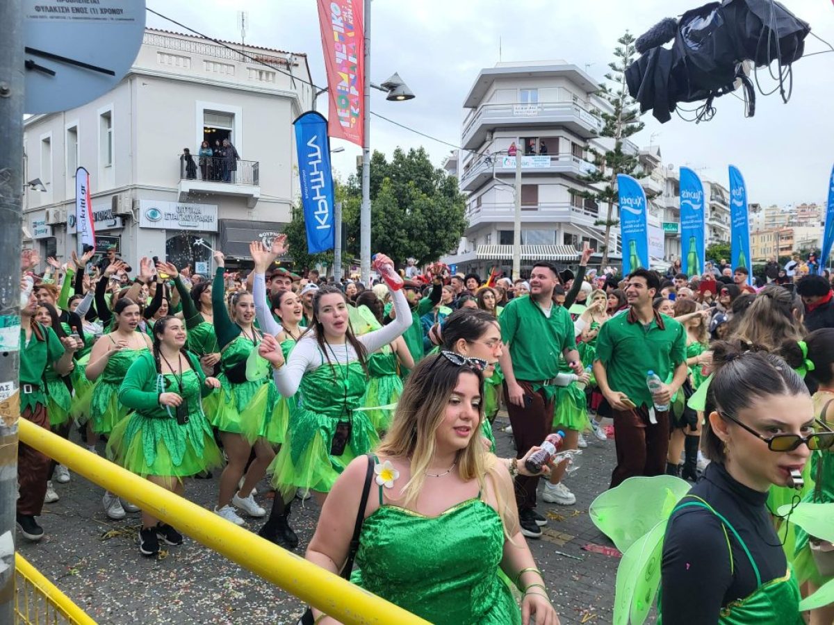 Ρεθεμνιώτικο καρναβάλι: Υπό βροχή αλλά με μεγάλη συμμετοχή η παρέλαση