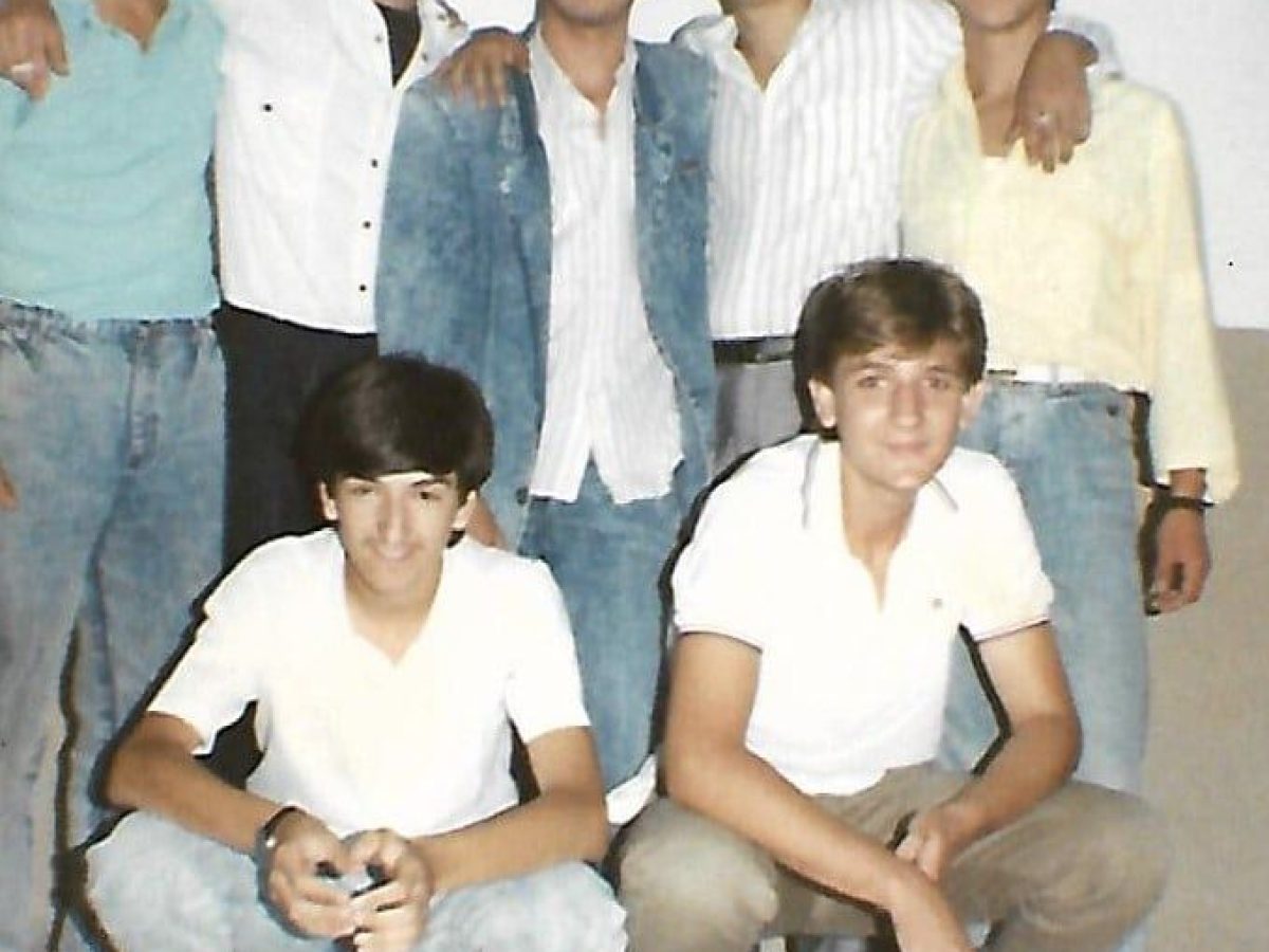 Ρετρό: Παρέα νεαρών Τρικαλινών το καλοκαίρι του ΄87 μετά από συναυλία στο 7ο Δημοτικό Σχολείο