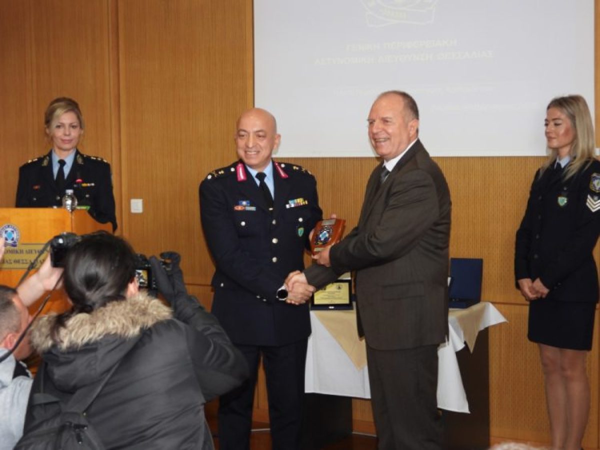 σα σε ιδιαίτερα συγκινησιακό κλίμα έλαβε χώρα η τελετή παράδοσης – παραλαβής της Γενικής Περιφερειακής Αστυνομικής Διεύθυνσης Θεσσαλίας στο Αστυνομικό Μέγαρο Λάρισας