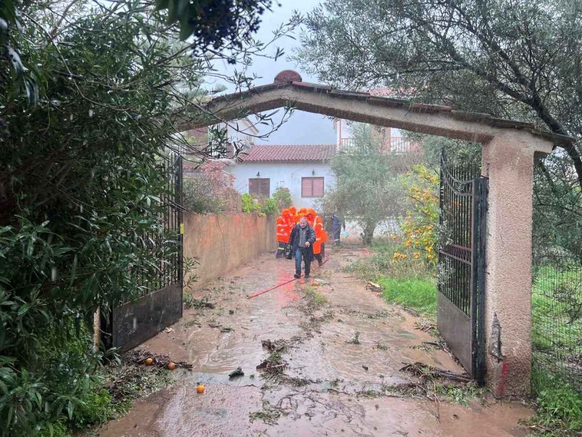 &Sigma;&epsilon; &alpha;&upsilon;&xi;&eta;&mu;έ&nu;&eta; &epsilon;&pi;&iota;&phi;&upsilon;&lambda;&alpha;&kappa;ή &omicron;&iota; &Alpha;&rho;&chi;έ&sigmaf; &sigma;&tau;&eta;&nu; &Kappa;&upsilon;&pi;&alpha;&rho;&iota;&sigma;&sigma;ί&alpha; &ndash; &Pi;&lambda;&eta;&mu;&mu;ύ&rho;&iota;&sigma;&alpha;&nu; &sigma;&pi;ί&tau;&iota;&alpha; &kappa;&alpha;&iota; &phi;&omicron;ύ&sigma;&kappa;&omega;&sigma;&alpha;&nu; &chi;&epsilon;ί&mu;&alpha;&rho;&rho;&omicron;&iota;