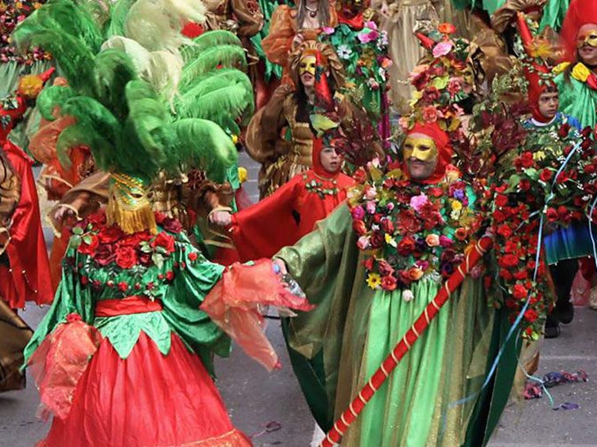 Σε καρναβαλικούς ρυθμούς η πόλη του Ρεθύμνου -Οι χώροι στάθμευσης