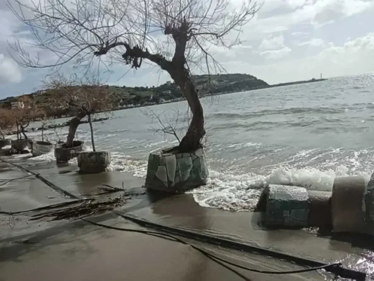 Σε κατάσταση έκτακτης ανάγκης κηρύχθηκαν Κύμη, Πετριές και Αλιβέρι λόγω των καταστροφών από την κακοκαιρία