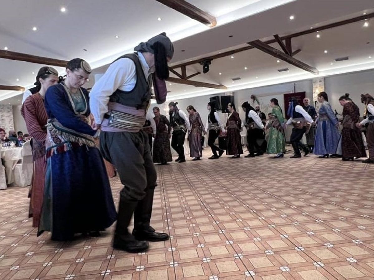 Σε καθαρόαιμο ποντιακό γλέντι εξελίχθηκε ο ετήσιος χορός του Συλλόγου Ποντίων Μεταμόρφωσης «Ο Εύξεινος Πόντος»