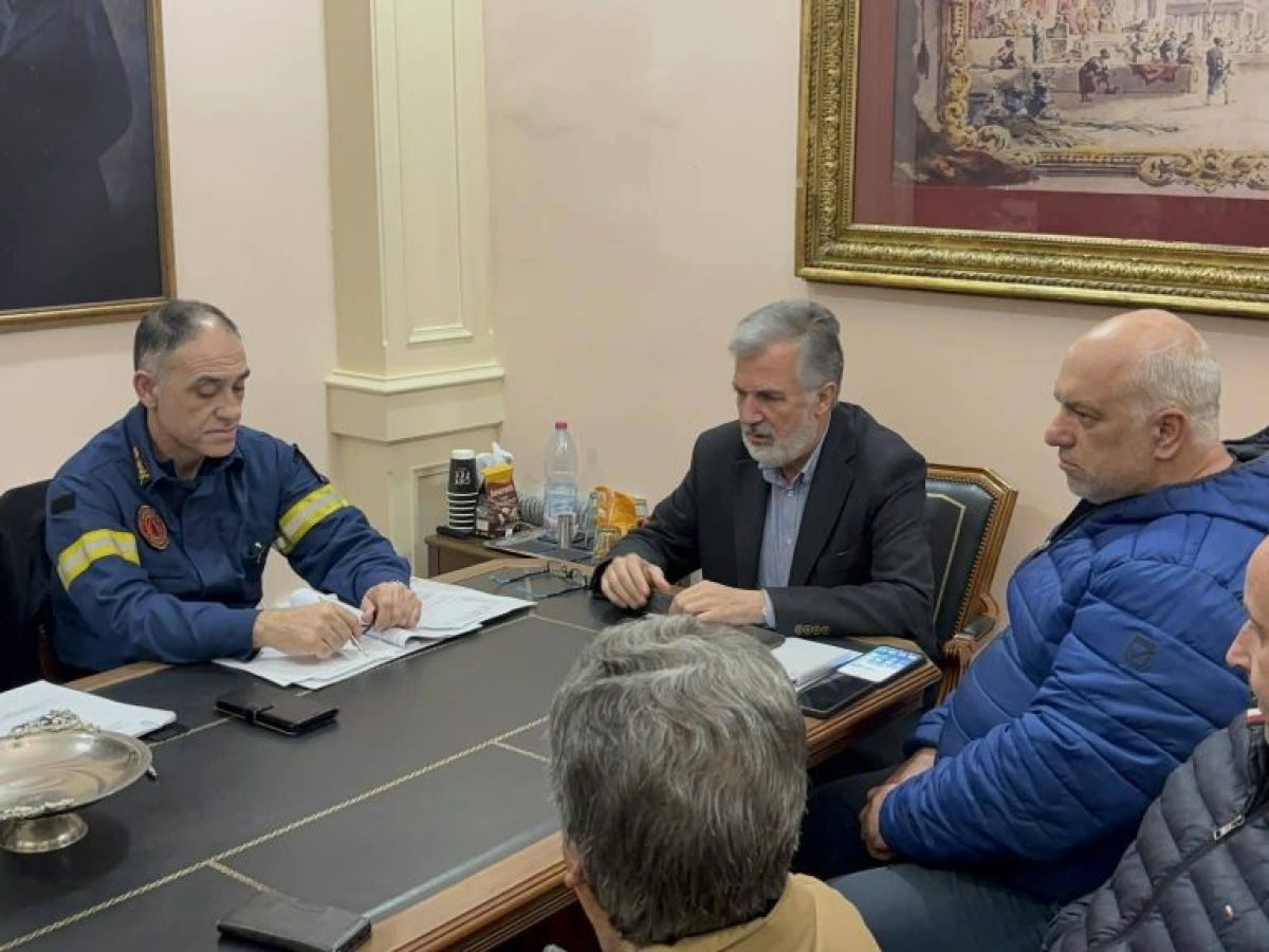 Σε κόκκινο συναγερμό η Κέρκυρα λόγω θυελλωδών ανέμων – Κανονικά η λειτουργία των σχολείων 17/2