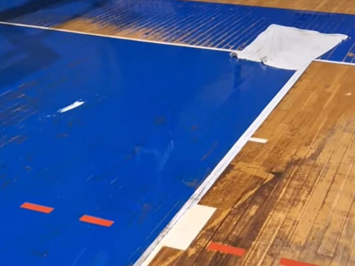 Σε “ντους” οροφής μετατράπηκε μέρος της στέγης του κλειστού γυμναστηρίου στο Αργοστόλι [εικόνες +βίντεο]