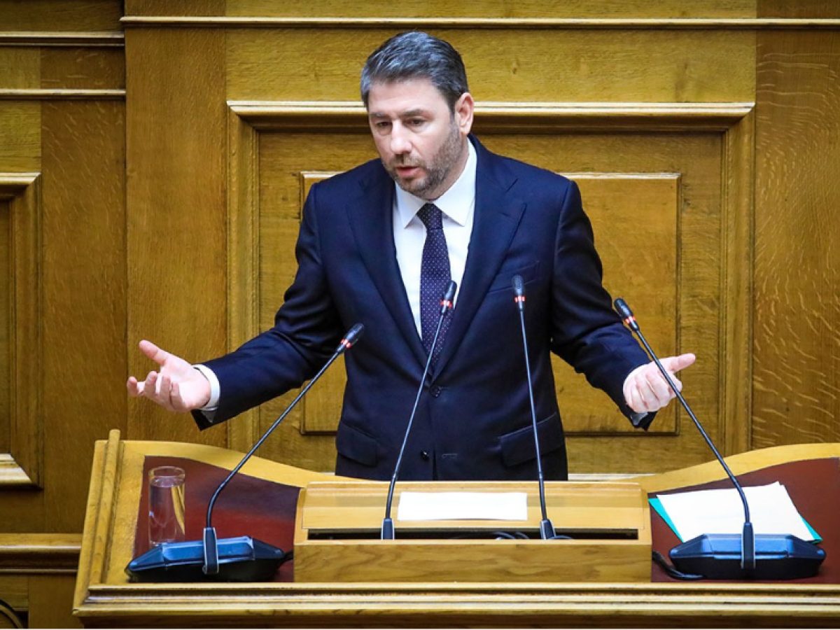Σφυροκόπημα Ανδρουλάκη στη Βουλή – Μπαράζ τροπολογιών ΠΑΣΟΚ