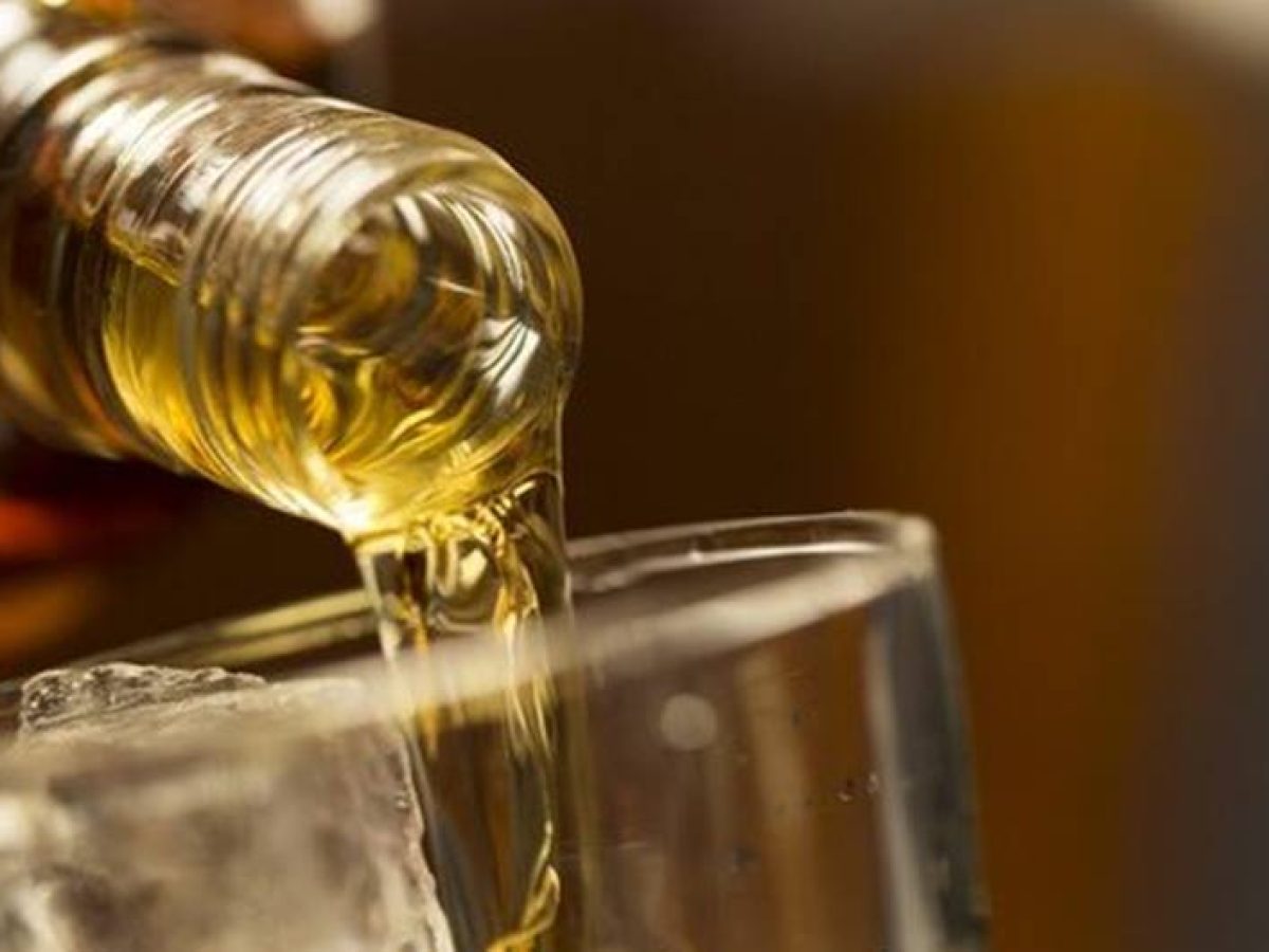 Σφράγισαν κατάστημα στην Πάτρα για σερβίρισμα αλκοόλ σε ανήλικο (βίντεο)