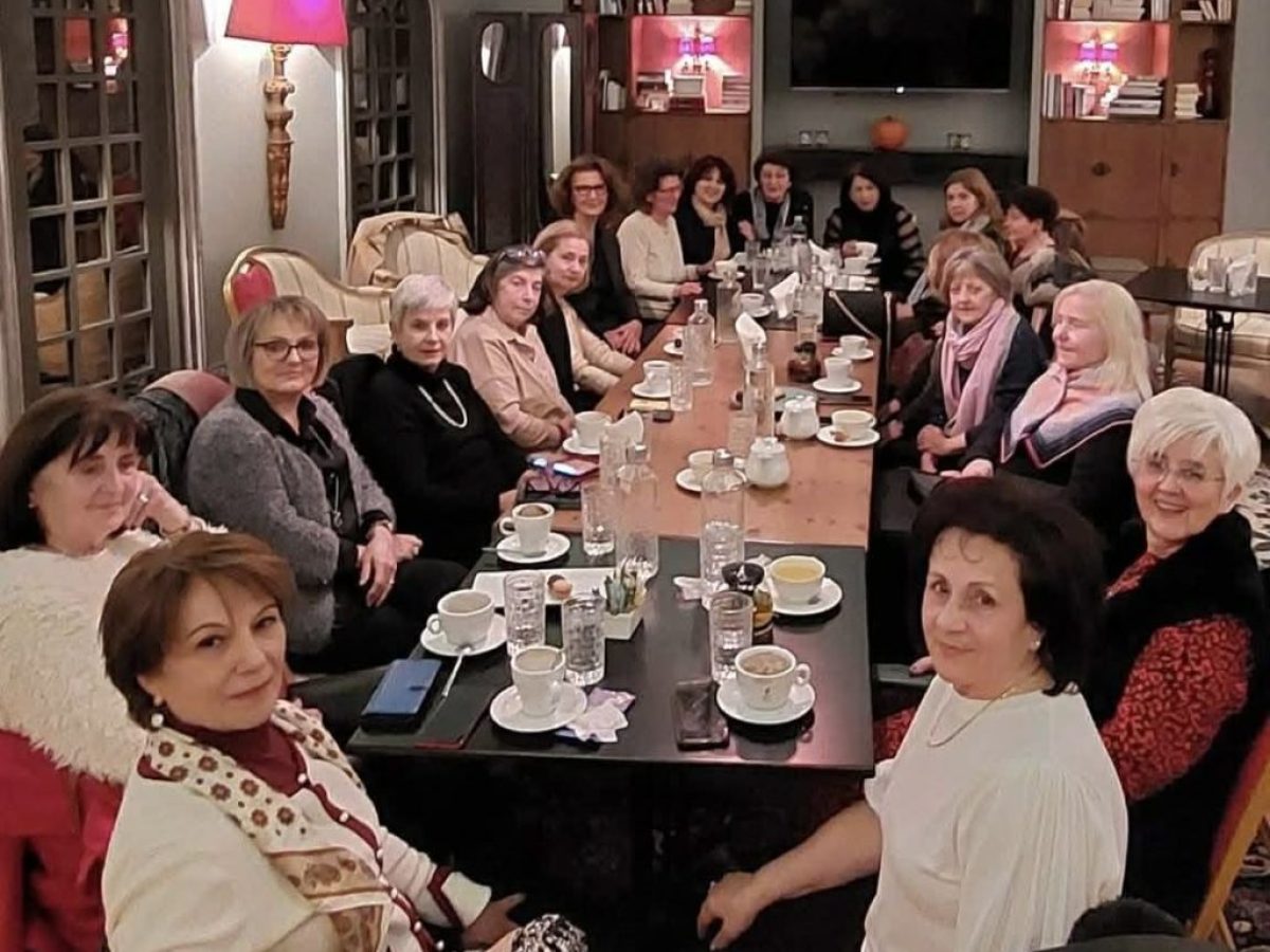 Συγκίνησαν τη Λαμπρινή Κολοβού οι συμμαθήτριές της με τη στήριξή στο έργο της ΕΛΕΠΑΠ Αγρινίου