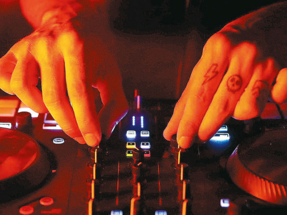 Συλλήψεις για δυνατή μουσική σε τέσσερα καταστήματα στα Τρίκαλα