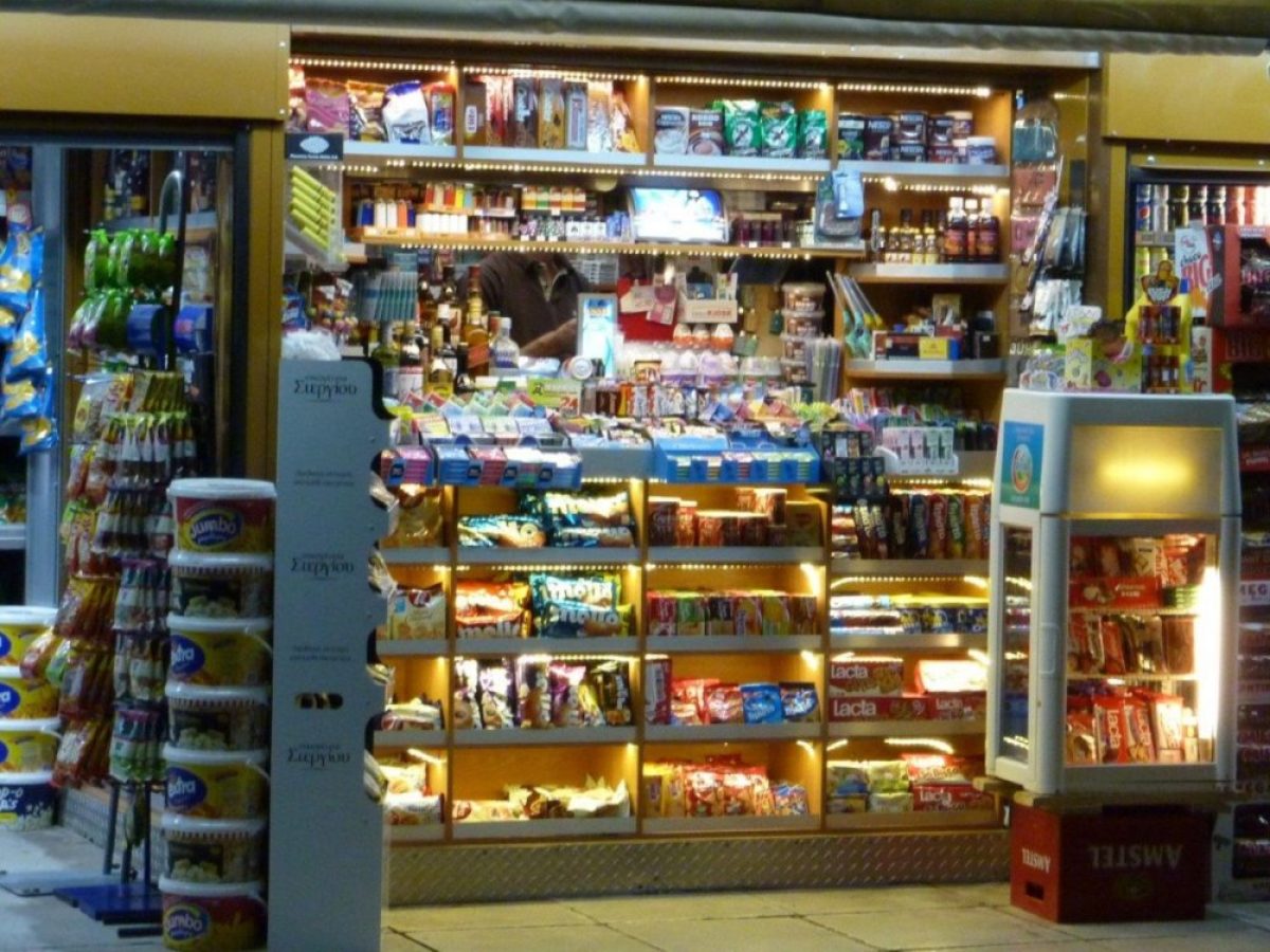 Συλλήψεις για πωλήσεις τσιγάρων σε ανηλίκους στα Τρίκαλα