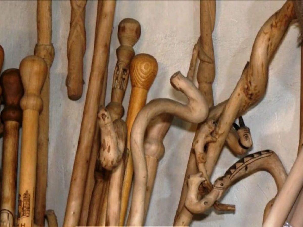 Συλλογή από χίλιες μαγκούρες με σκαλισμένες ιστορίες