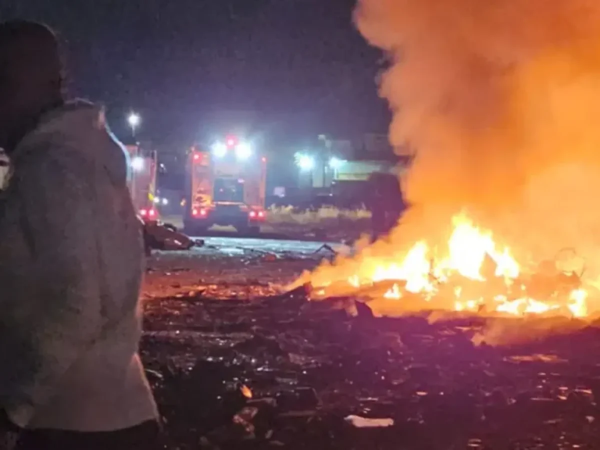 &Sigma;&upsilon;&nu;&alpha;&gamma;&epsilon;&rho;&mu;ό&sigmaf; &sigma;&tau;&eta; &Nu;έ&alpha; &Zeta;&omega;ή &Alpha;&sigma;&pi;&rho;&omicron;&pi;ύ&rho;&gamma;&omicron;&upsilon;: &Phi;&omega;&tau;&iota;ά &alpha;&pi;ό &kappa;&alpha;ύ&sigma;&eta; &kappa;&alpha;&lambda;&omega;&delta;ί&omega;&nu; &ndash; &Epsilon;&pi;ί &tau;ό&pi;&omicron;&upsilon; &omicron; &Alpha;&nu;&tau;&iota;&delta;ή&mu;&alpha;&rho;&chi;&omicron;&sigmaf; &Mu;. &Mu;ά&mu;&alpha;&sigmaf; &kappa;&alpha;&iota; &eta; &Pi;&upsilon;&rho;&omicron;&sigma;&beta;&epsilon;&sigma;&tau;&iota;&kappa;ή
