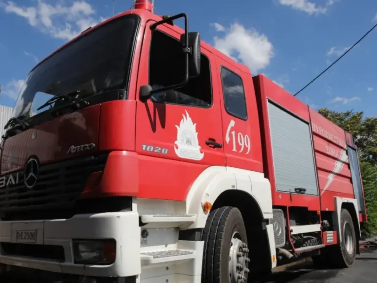 Συναγερμός στην Πυροσβεστική: Εντοπίστηκε νεκρό άτομο σε καμένο όχημα στη Σφενδάμη Πιερίας