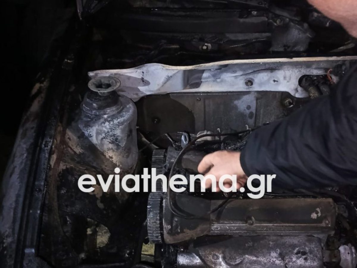 Συναγερμός τα ξημερώματα στη Χαλκίδα: Αυτοκίνητο τυλίχθηκε στις φλόγες στη διασταύρωση της Δροσιάς