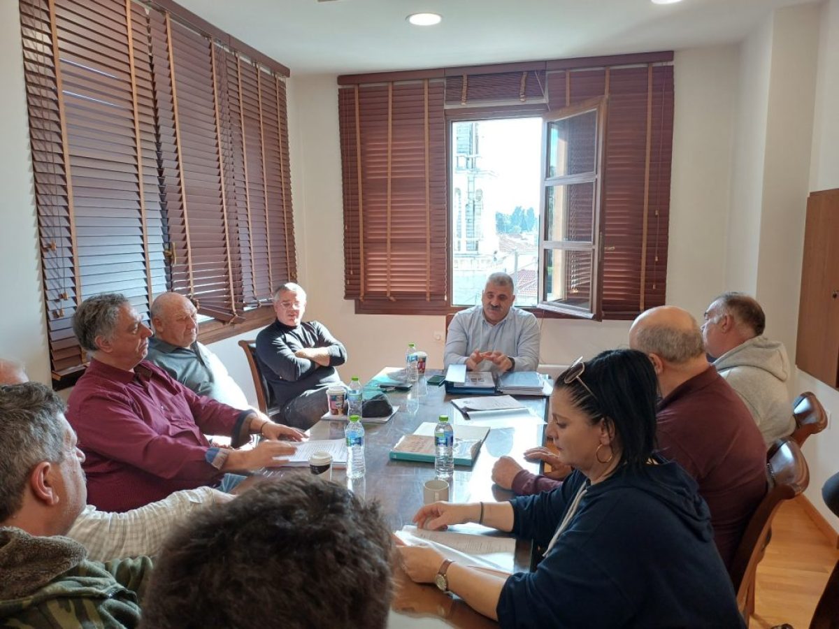 &Sigma;&upsilon;&nu;ά&nu;&tau;&eta;&sigma;&eta; &Delta;.&Sigma;. &tau;&omicron;&upsilon; &Alpha;&lambda;&iota;&epsilon;&upsilon;&tau;&iota;&kappa;&omicron;ύ &Sigma;&upsilon;&lambda;&lambda;ό&gamma;&omicron;&upsilon; &Nu;&omicron;&tau;ί&omicron;&upsilon; &Pi;&eta;&lambda;ί&omicron;&upsilon; &mu;&epsilon; &tau;&omicron;&nu; &Delta;ή&mu;&alpha;&rho;&chi;&omicron; &gamma;&iota;&alpha; &tau;&omicron; &lambda;&iota;&mu;ά&nu;&iota; &tau;&eta;&sigmaf; &Kappa;ά&tau;&omega; &Gamma;&lambda;&upsilon;&phi;&omicron;ύ&rho;&alpha;&sigmaf;