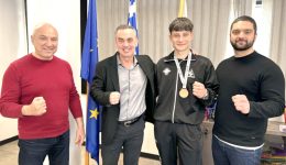 sinantisi-dimarchou-levadeon-me-ton