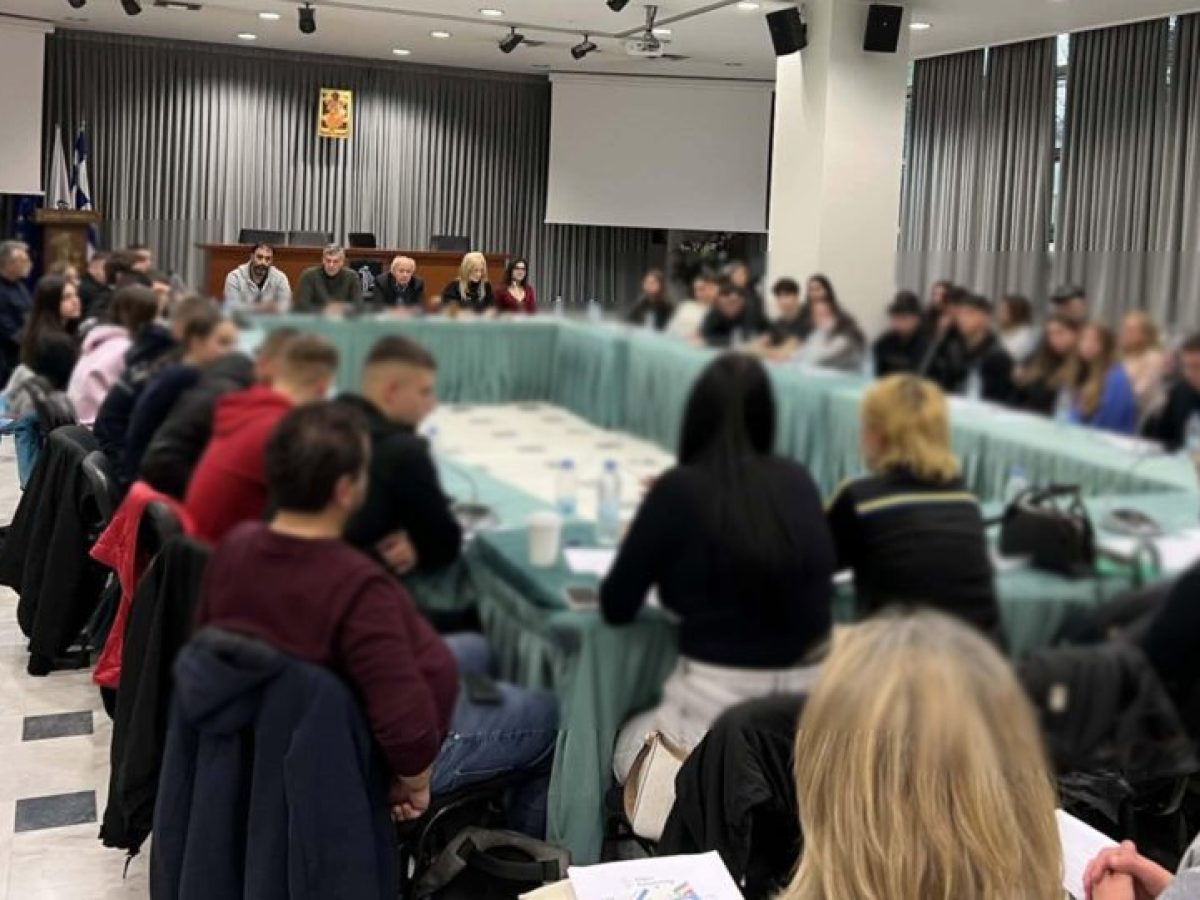 Συνάντηση εργασίας με μεγάλη συμμετοχή μαθητών για τη σχολική βία, τη νεανική παραβατικότητα και την προστασία των δημοτικών κτιρίων