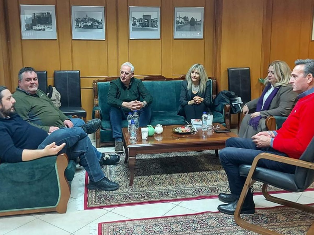 Συνάντηση εργασίας της Χρύσας Ντιντή με τον Χρήστο Τρικάλη και τον Επίκουρο Καθηγητή Ψυχολογίας Δημήτρη Κασελίμη για την Ειδική Αγωγή