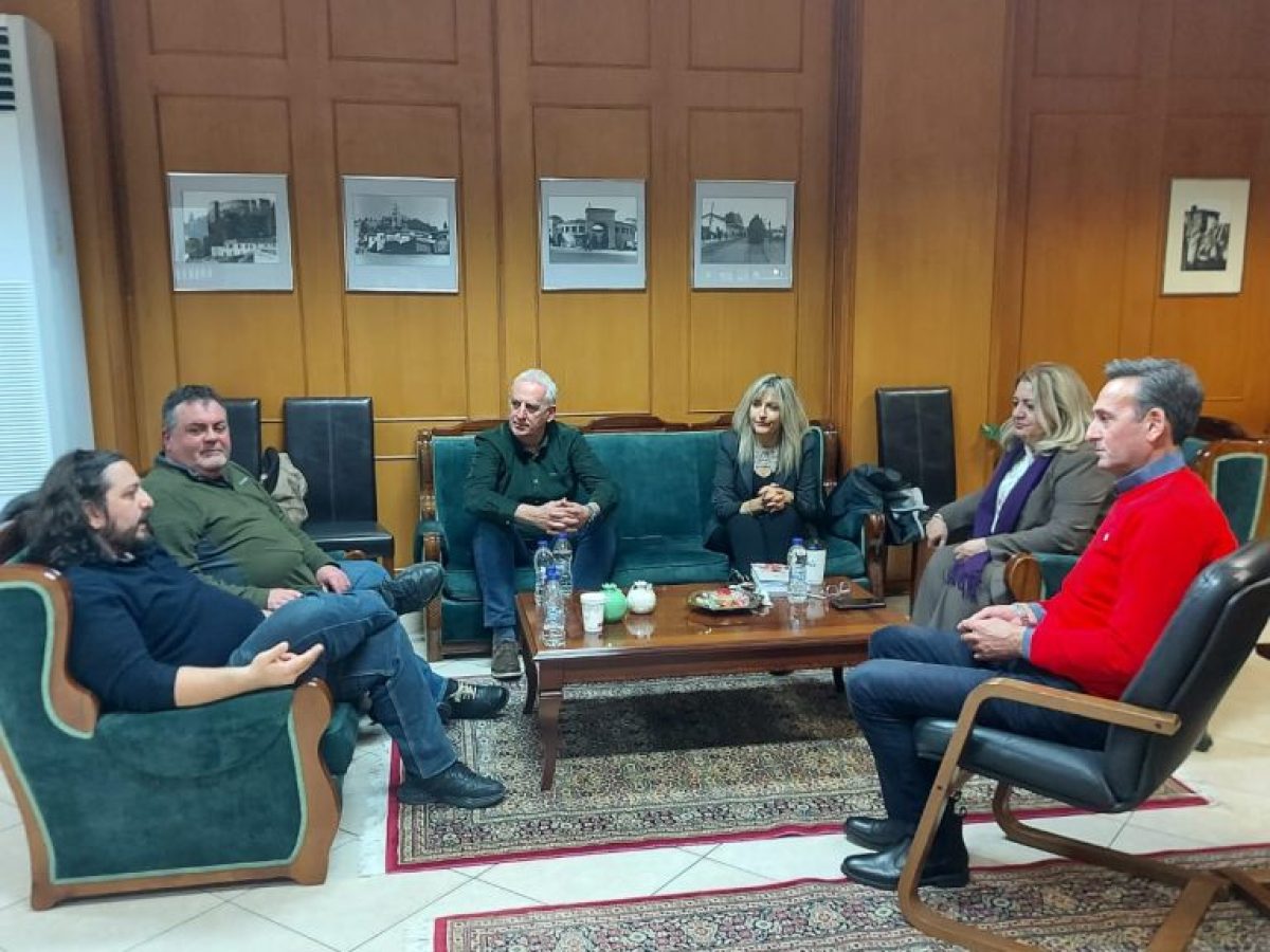 Συνάντηση εργασίας της Χρύσας Ντιντή με τον Χρήστο Τρικάλη και τον Επίκουρο Καθηγητή Ψυχολογίας Δημήτρη Κασελίμη για την Ειδική Αγωγή