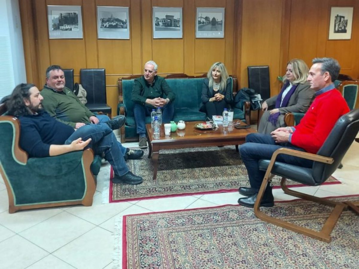 Συνάντηση εργασίας της Χρύσας Ντιντή με τον Χρήστο Τρικάλη και τον Επίκουρο Καθηγητή Ψυχολογίας Δημήτρη Κασελίμη για την Ειδική Αγωγή