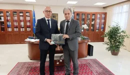 sinantisi-ergasias-tou-periferiarchi-me-ton