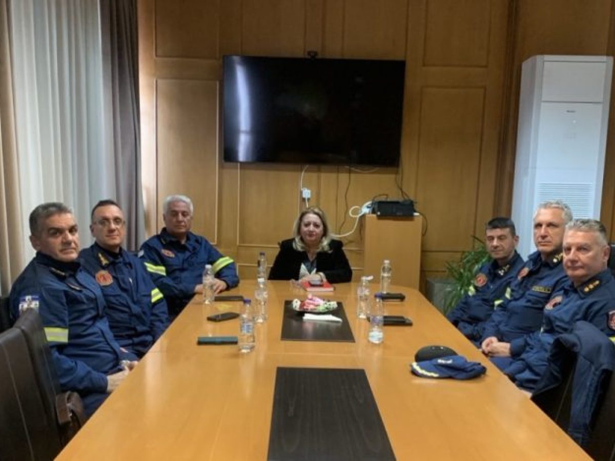 Συνάντηση της Αντιπεριφερειάρχη Π.Ε. Τρικάλων Χρύσας Ντιντή με υψηλόβαθμα στελέχη της Πυροσβεστικής Υπηρεσίας