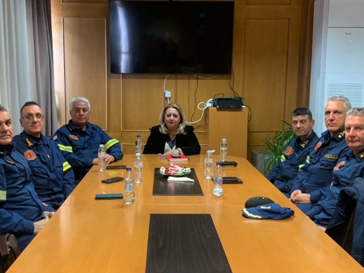 Συνάντηση της Αντιπεριφερειάρχη Π.Ε. Τρικάλων Χρύσας Ντιντή με υψηλόβαθμα στελέχη της Πυροσβεστικής Υπηρεσίας