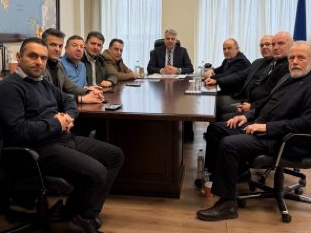 Συνάντηση του X. Τοψίδη με τον πρόεδρο ΓΣΕΒΕΕ και εκπροσώπους της ΟΕΒΕΣ της ΑΜΘ