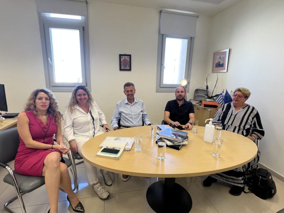 Συνάντηση του κ. Ορφανού Μανόλη με την Διοικήτρια του Γ.Ν. Θήρας