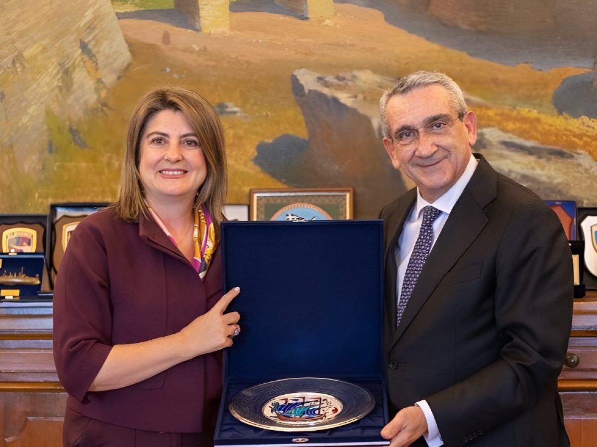 Συνάντηση του Περιφερειάρχη Γ. Χατζημάρκου με τη νέα Γενική Πρόξενο της Τουρκίας στη Ρόδο, Mebşure Taşkın