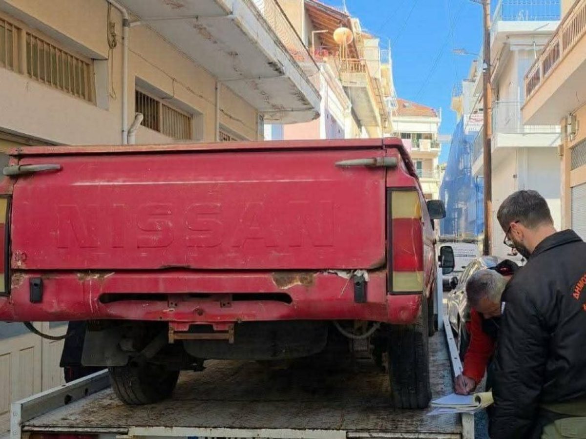 Συνεχίζεται η «Επιχείρηση Σαραβαλάκι» στο Μεσολόγγι -Απομακρύνονται εγκαταλελειμμένα οχήματα