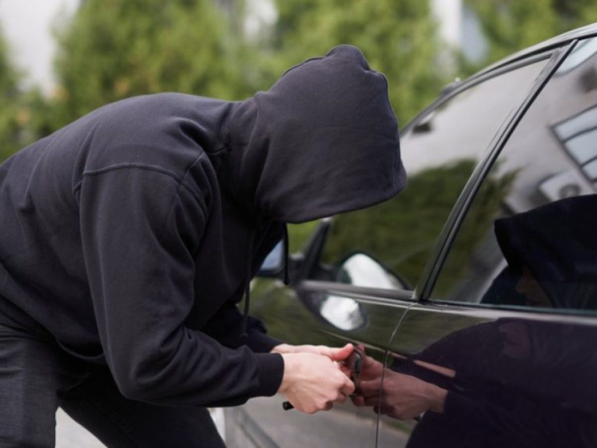 Συνελήφθησαν δύο άνδρες για κλοπές σε οχήματα και εκδοτήριο εισιτηρίων στο Μεσολόγγι