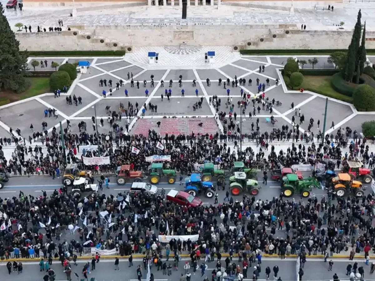 Σύνταγμα: Αγρότες | Μαζικό συλλαλητήριο και διανυκτέρευση με φόντο τα άλυτα αιτήματα (Βίντεο)