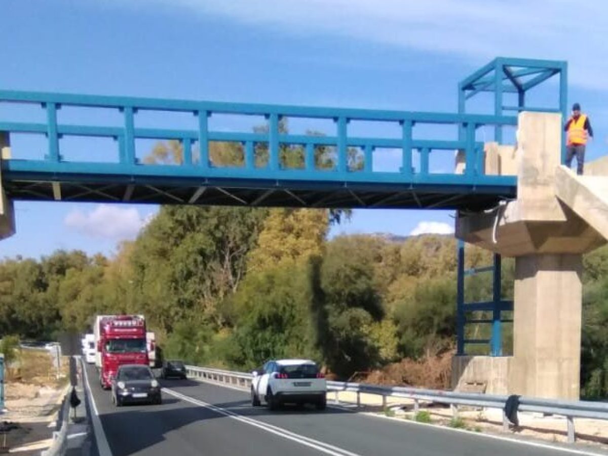Σύντομη διακοπή κυκλοφορίας στον ΒΟΑΚ για εργασίες τοποθέτησης πεζογέφυρας