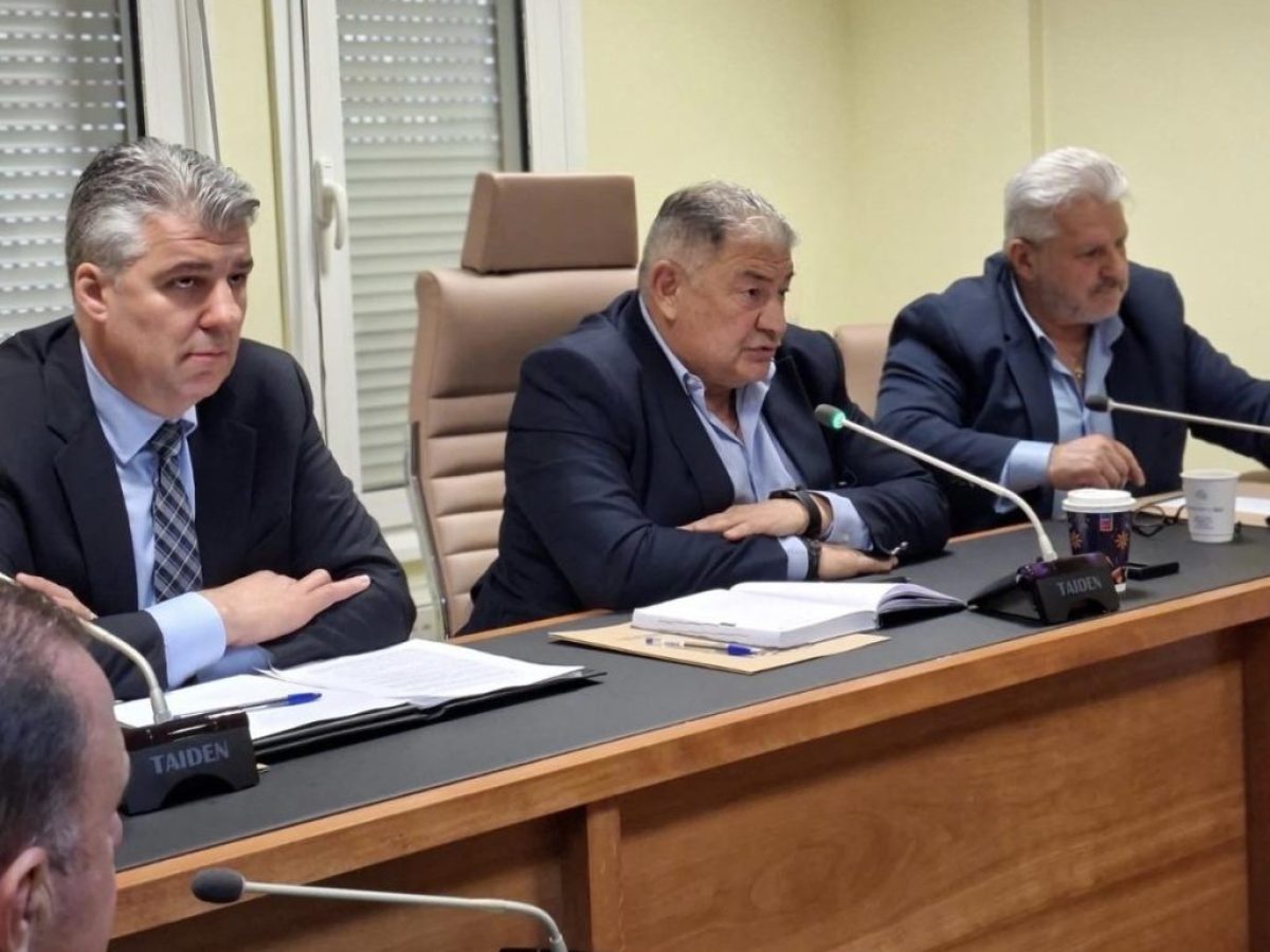 Σύσκεψη Τοψίδη με Δημάρχους της ΑΜΘ για τα χρηματοδοτικά προγράμματα και τον σχεδιασμό έως το 2030